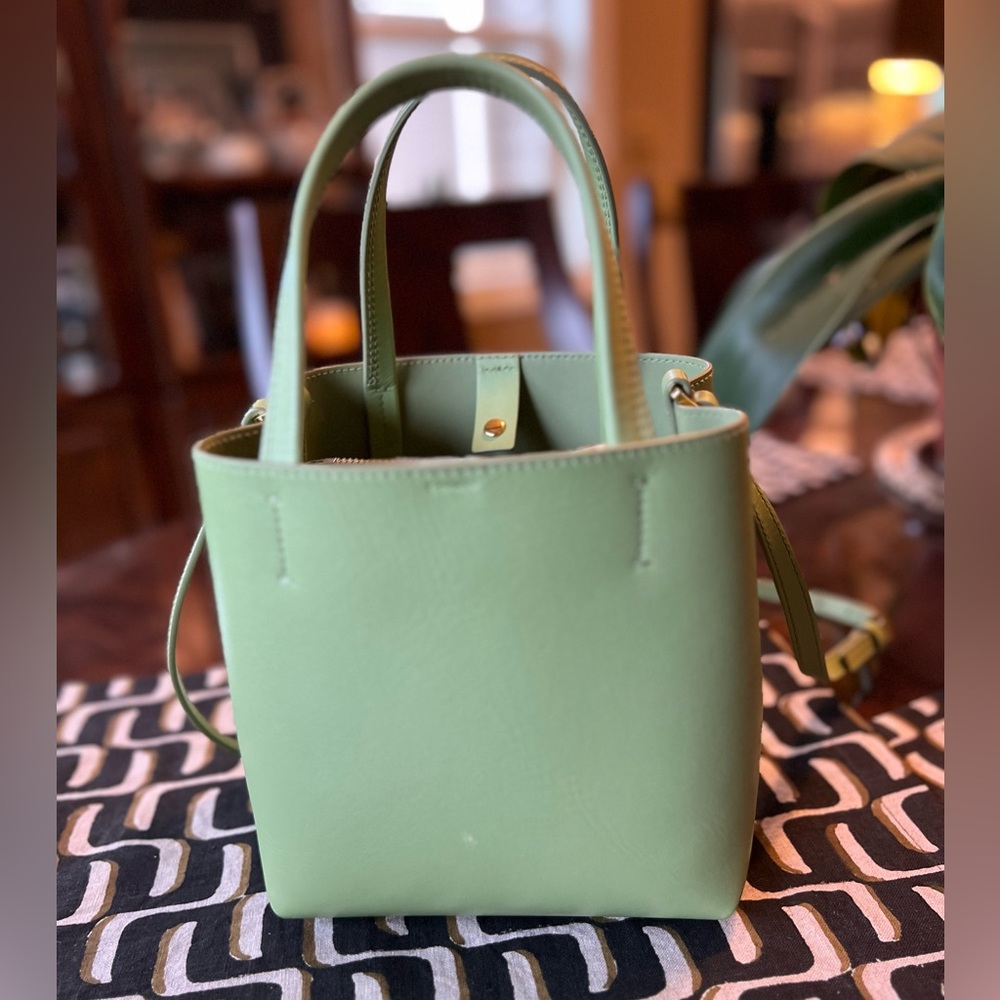 𝙱𝙸𝙼𝙱𝙰 𝚈 𝙻𝙾𝙻𝙰 Leather Chihuahua Bag in Apple Green - Picture 3 of 13